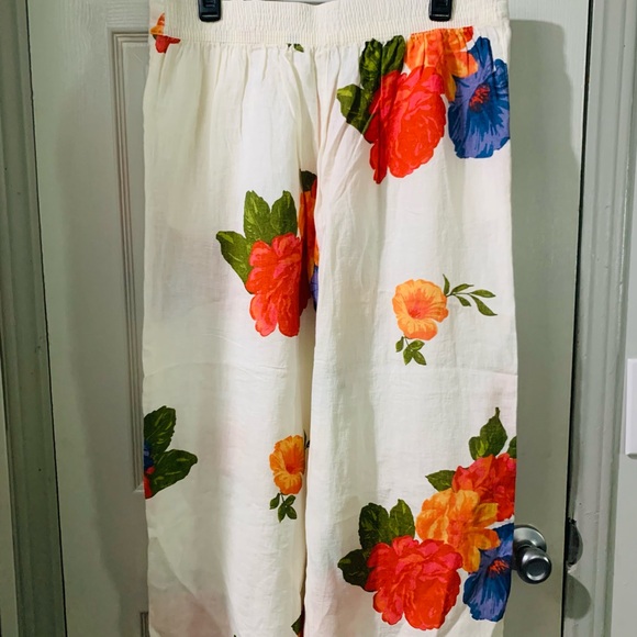 Joie White Wide Leg Pants with Floral Design - Picture 2 of 7